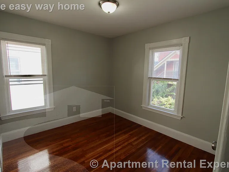 32 Russell St #1 — Photo 2