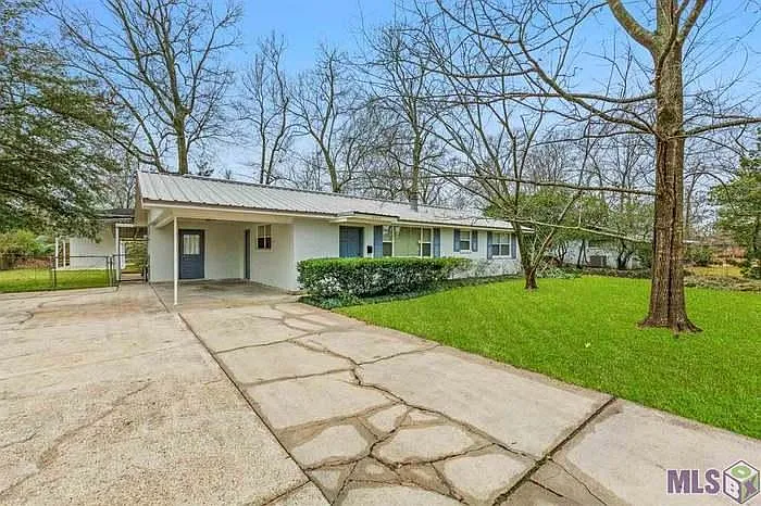 10224 Darryl Dr — Photo 3