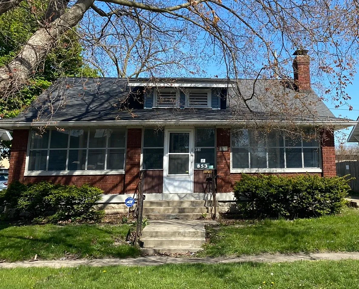 853 N Gladstone Ave photo 1