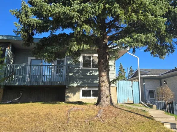 5806 Dalgleish Rd NW, Calgary, AB T3A 1K5