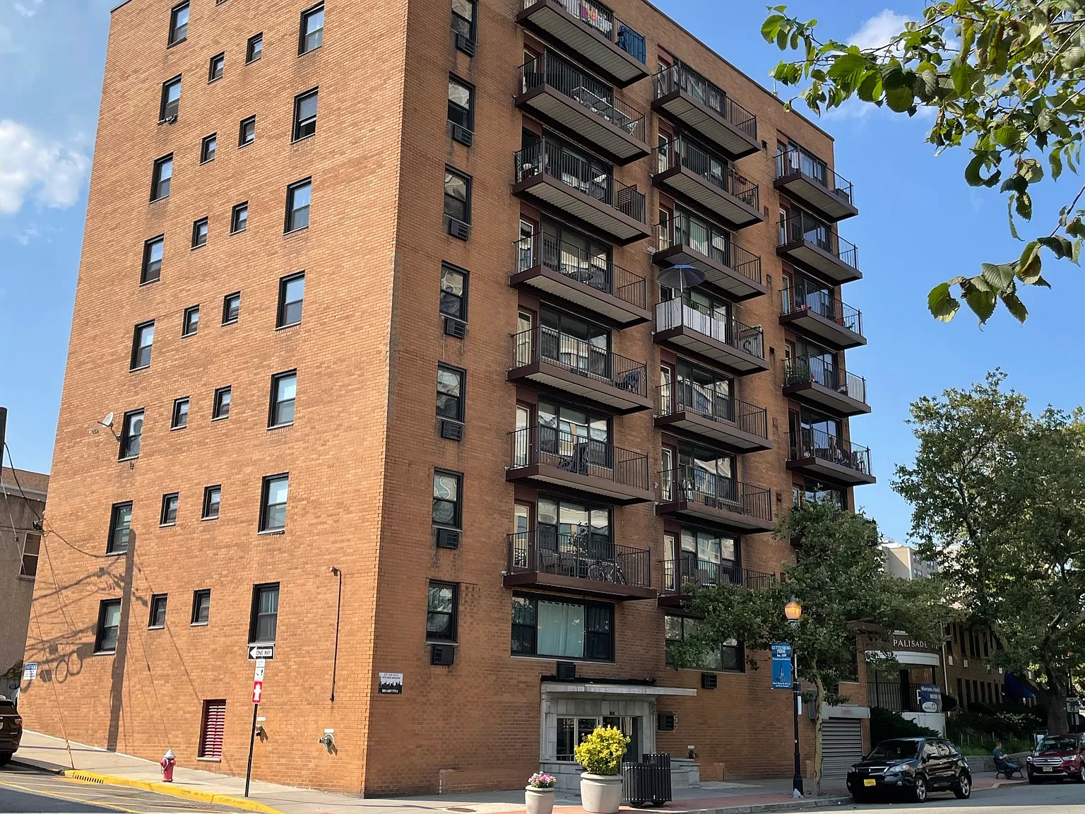 Studio, 525 sqft, $1,595 — Photo 1