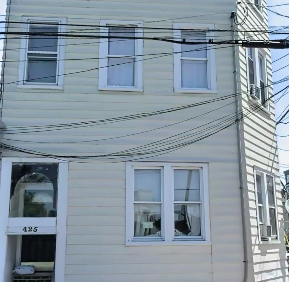 3 bed, $2,400 — Photo 1