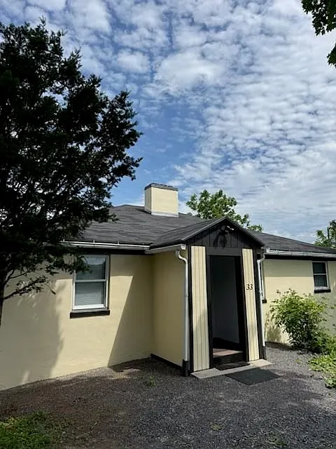 3 bed, 1.5 bath, 2000 sqft, $2,900 — Photo 2