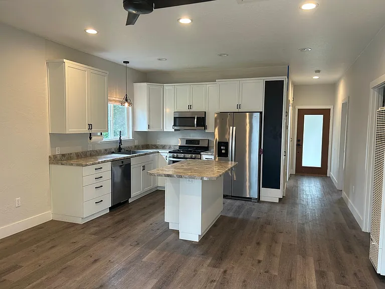 1381 Sydni Ct — Photo 24