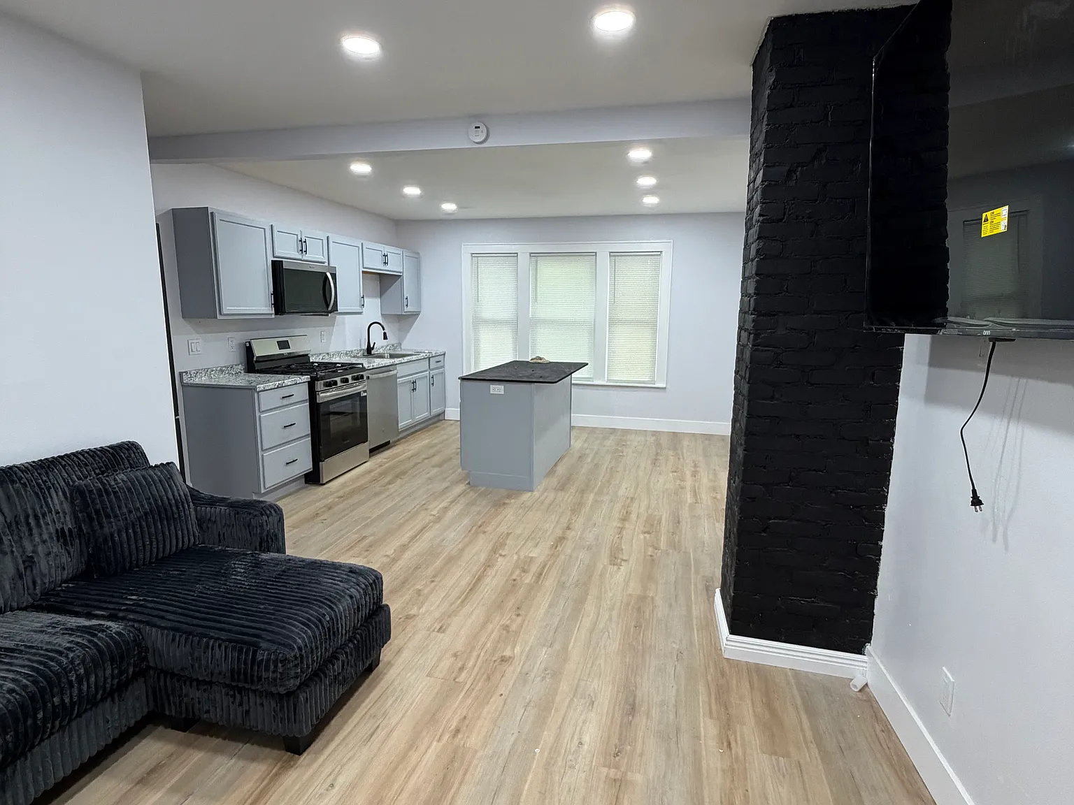 3 bed, $2,250 — Photo 2