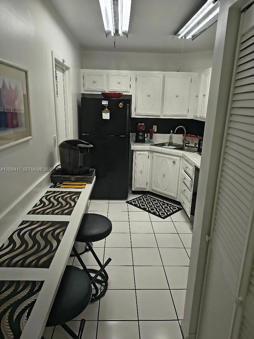 Oakland Shores Condominium — Photo 4
