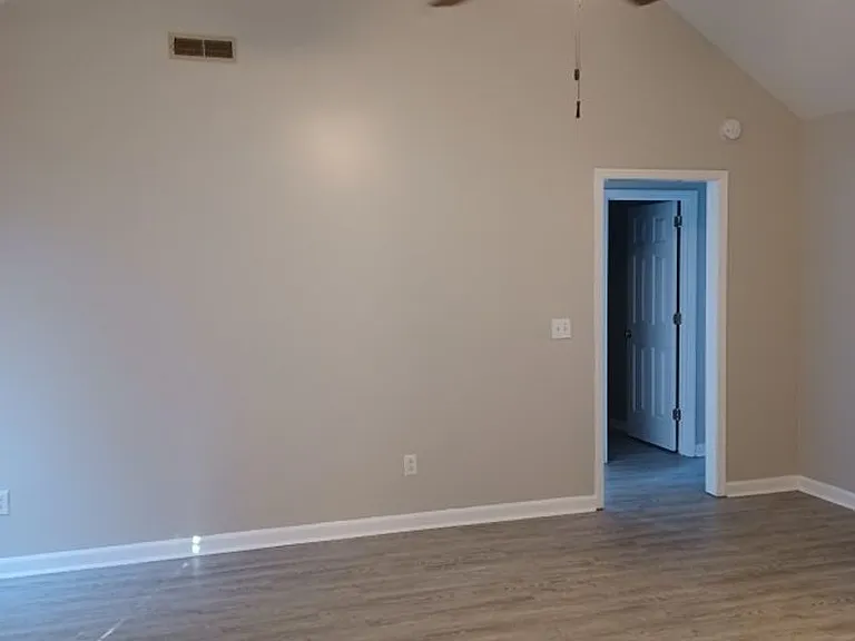 2860 Maple Cir — Photo 2