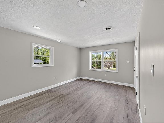 3rd image of 4301 Warwick Avenue