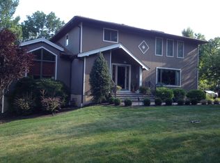 5 Lower Overlook Rd, Gillette, NJ 07933