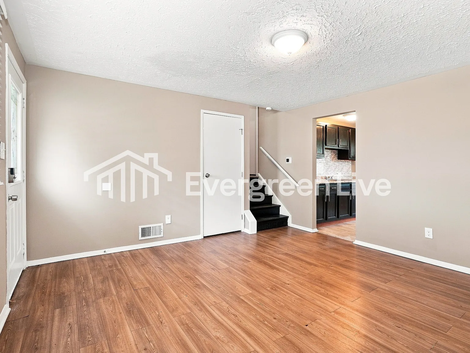 4 bed, 1.0 bath, 1344 sqft, $1,795 — Photo 4
