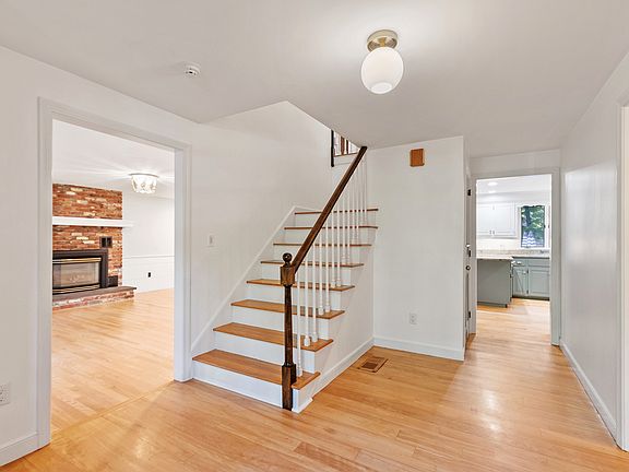 5th image of 4 Wellington Cir