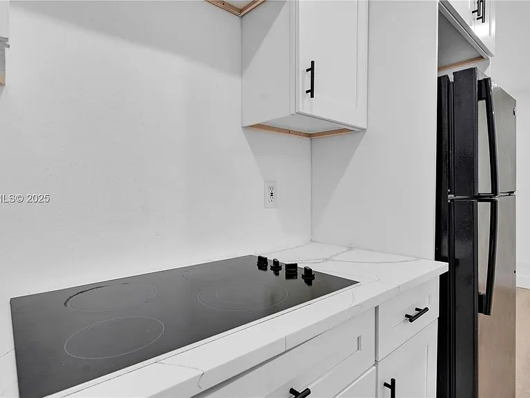 32 SW 9th St #2 — Photo 17