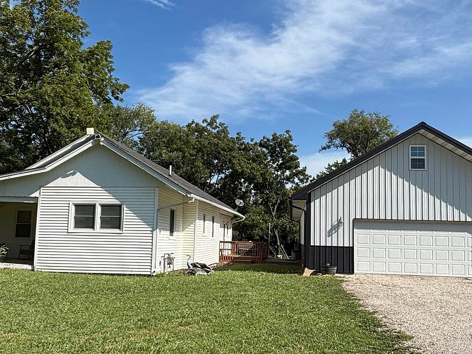 1st image of 300 W Maple Ave