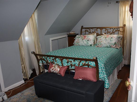 3rd image of 138 Manor Parkway