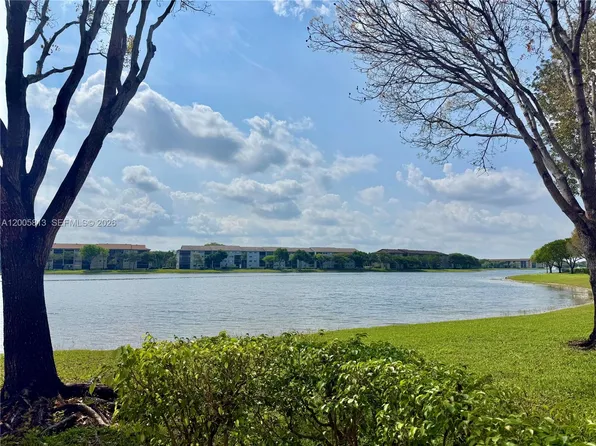 571 SW 141st Ave APT 208N, Pembroke Pines, FL 33027