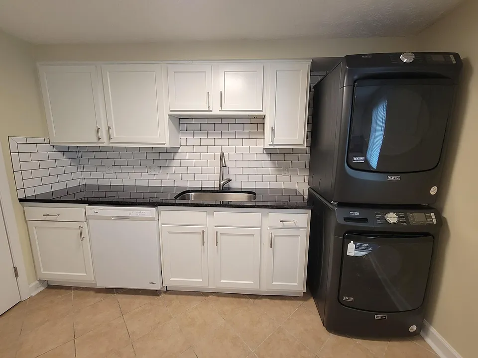 390 E 15th Ave