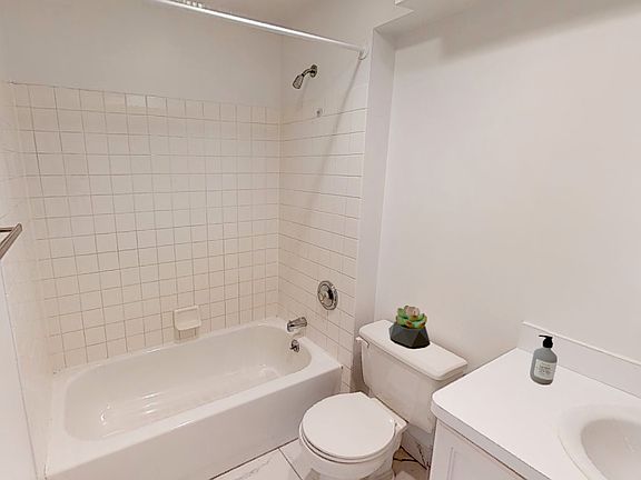 5th image of 2444 Lodovick Ave #1