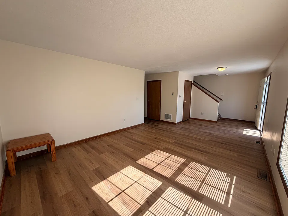 952 W Delaware Ave