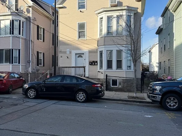 17 Bullard St, New Bedford, MA 02746