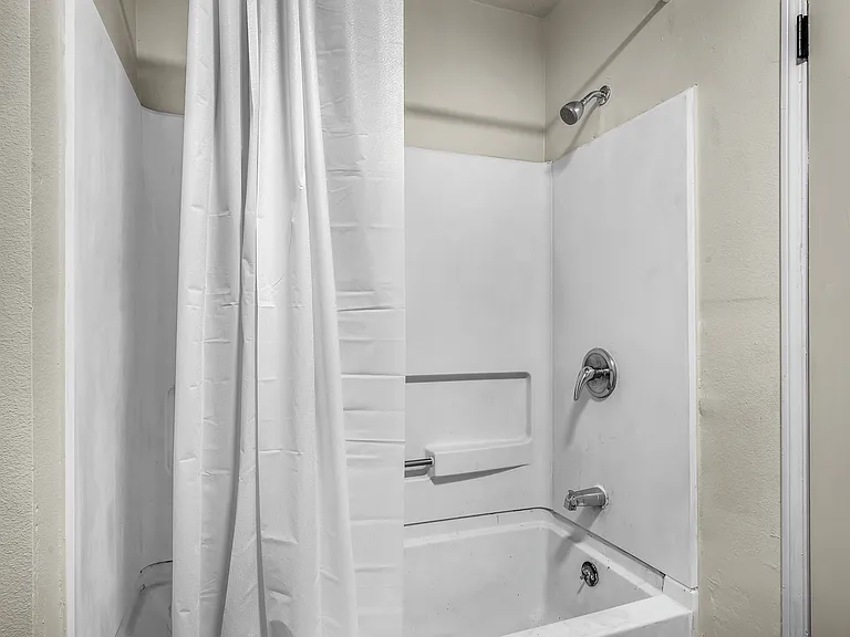 5243 Huntington Dr N #5 — Photo 7