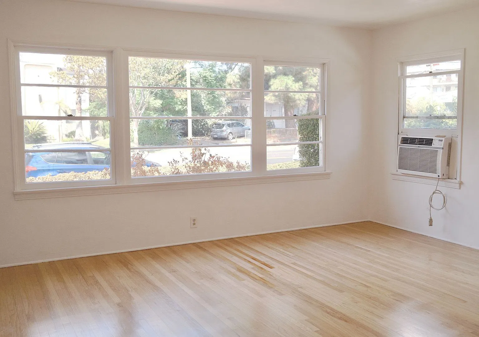 420 N Ave 66 — Photo 4