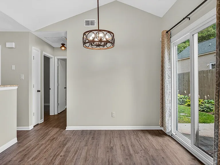 123 Basswood Ct — Photo 9