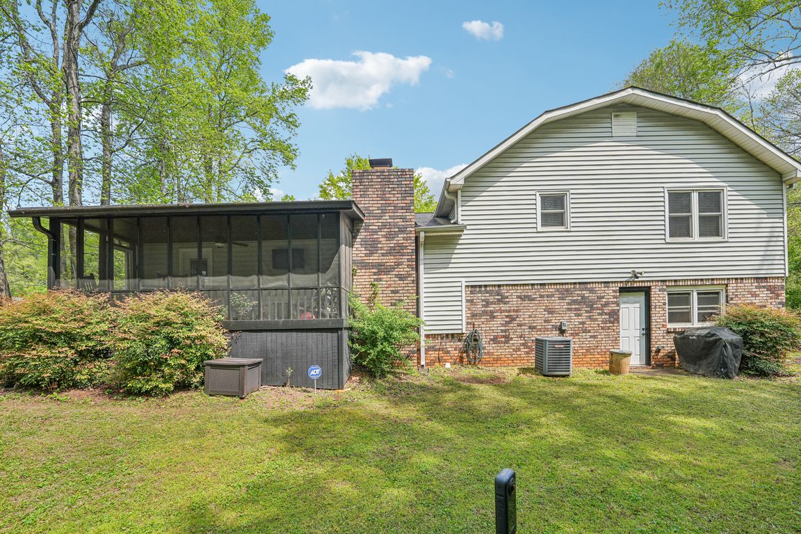 Sequoyah Cir-1104-037.jpg
