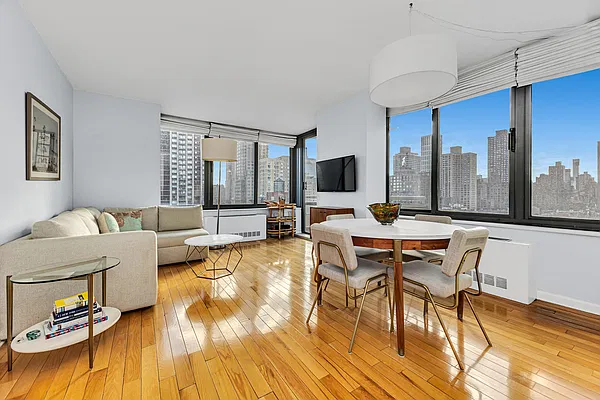 Living room, photo 1