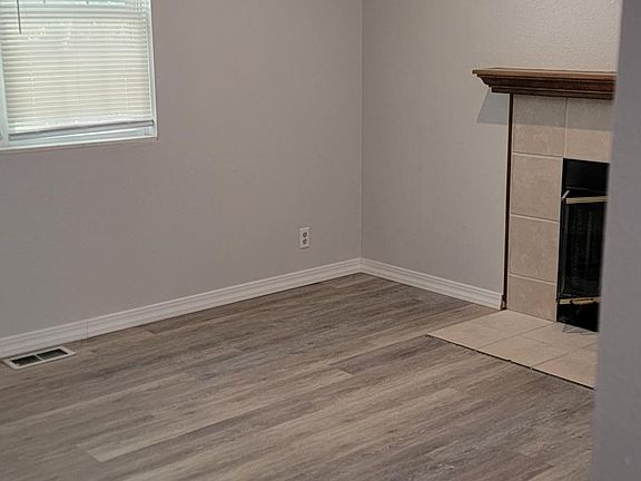 5th image of 1121 Virginia St #1