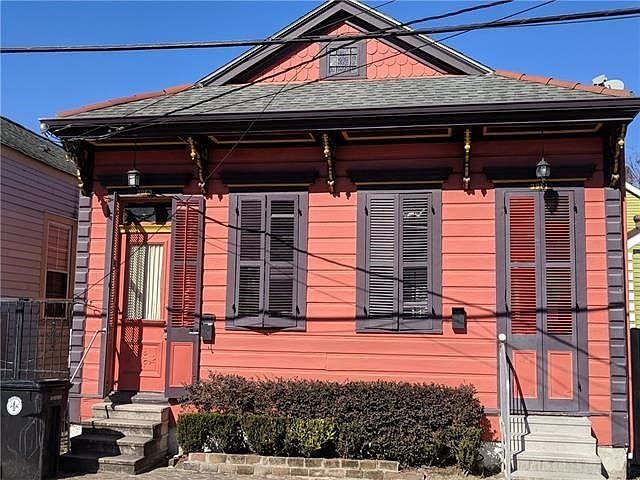 1st image of 3963 Annunciation St
