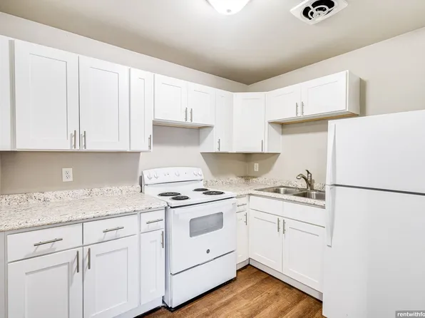 August Ridge, 2031 Vine St #H, Green Bay, WI 54302