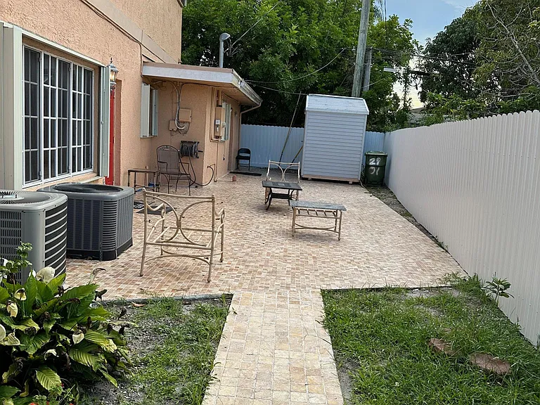 2901 SW 5th St — Photo 16