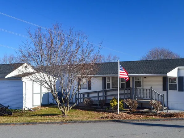 324 Blue Jay Dr, Red Lion, PA 17356