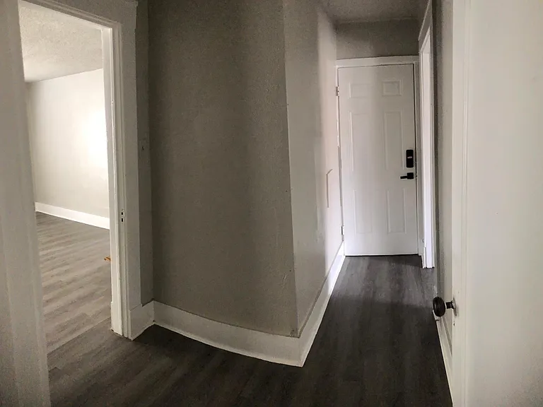 917 W Iowa Ave #C — Photo 5