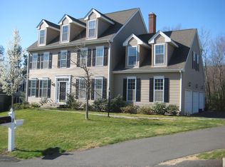 8 Churchill Pl, Avon, CT 06001