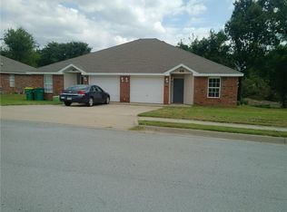 251 Graystone Cir, Centerton, AR 72719