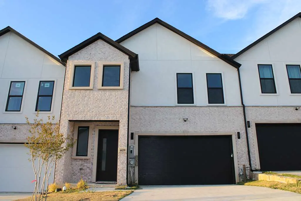 4 bed, 3.5 bath, 2180 sqft, $3,400 — Photo 1