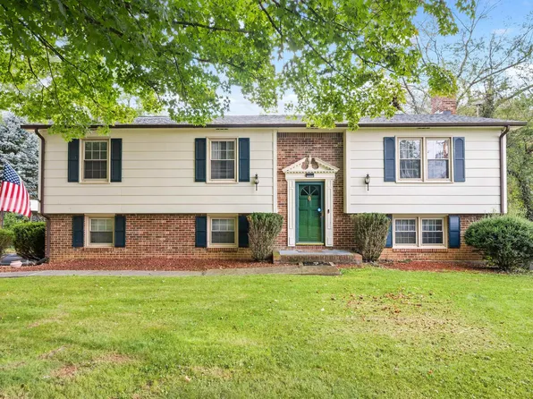 1429 Whitethorn St, Pulaski, VA 24301