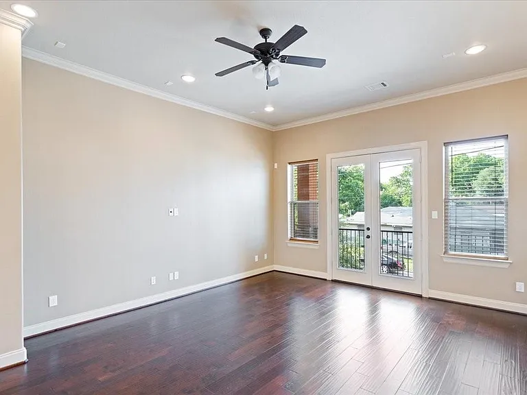 1520 Amundsen St — Photo 19