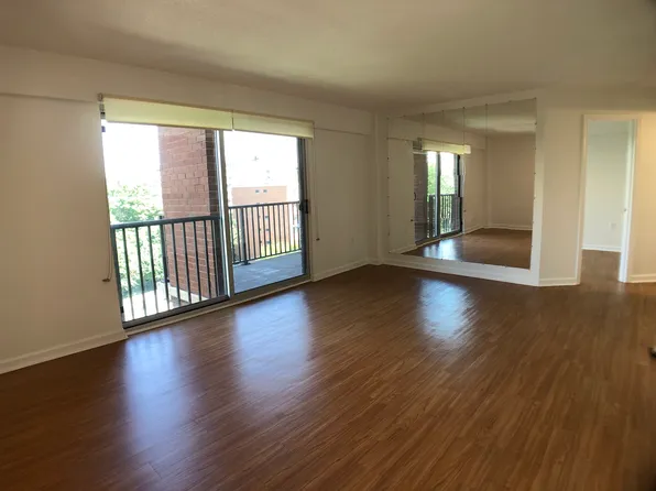 1300 Army Navy Dr, Arlington, VA