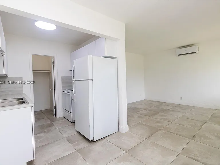 831 NW 1st Ave #4 — Photo 5