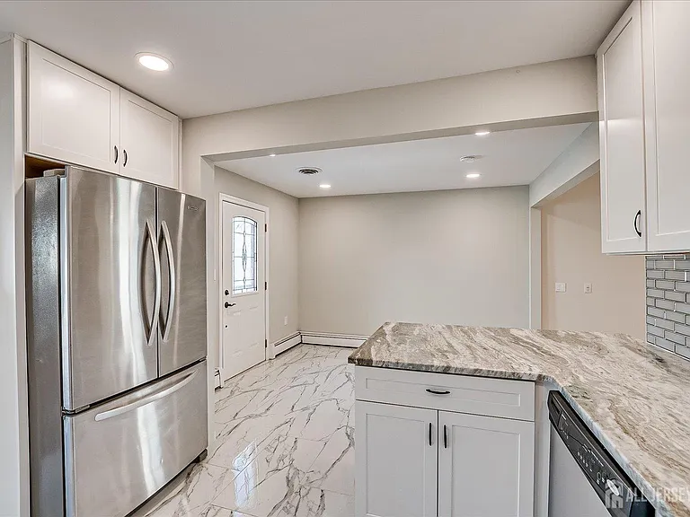 145 Somerset Ave — Photo 9