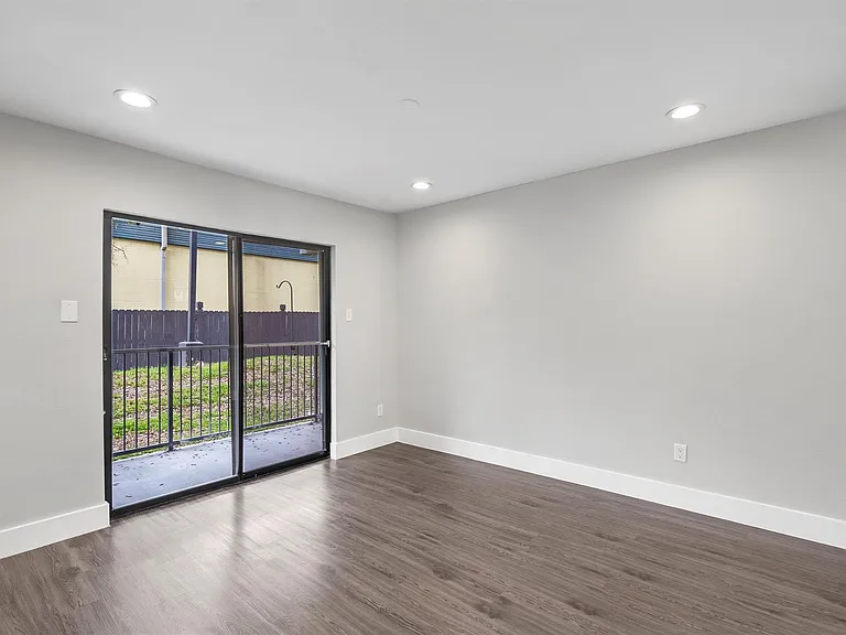 935 La Posada Dr #117 — Photo 12
