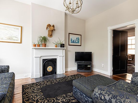 2nd image of 2406 E Clay St #B