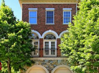 4902 Donovan Dr, Alexandria, VA 22304