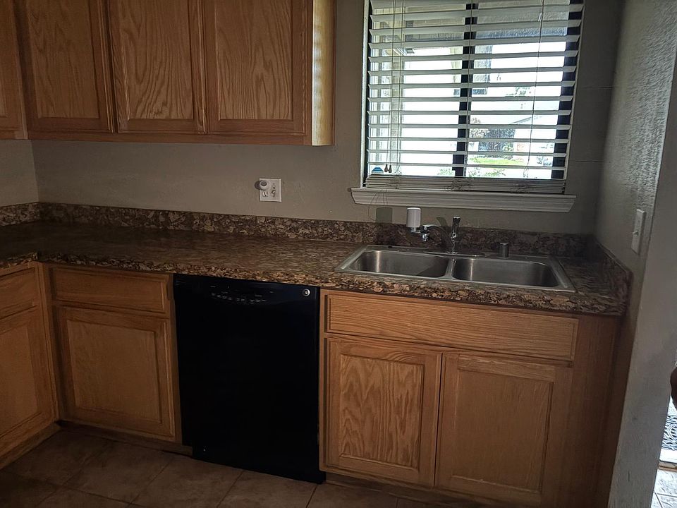 1st image of 2435 Meadow Dr #2435