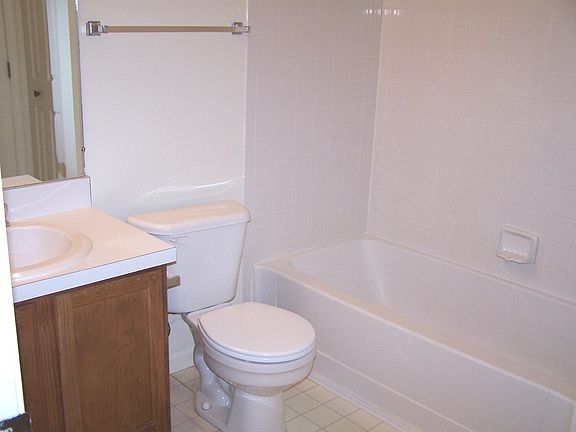 3rd image of 1141 Amberwood Dr #7