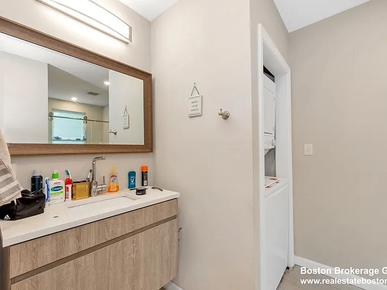 228 Calumet St #1 — Photo 11