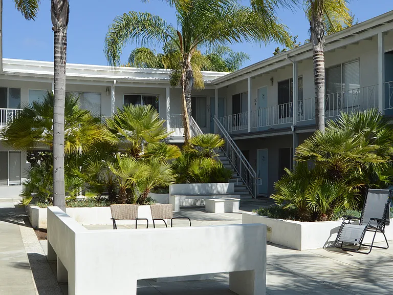 608 San Vicente Blvd — Photo 2