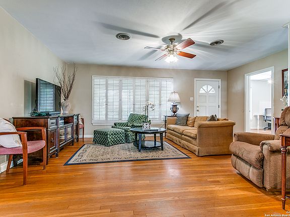 5th image of 535 WOODCREST DR